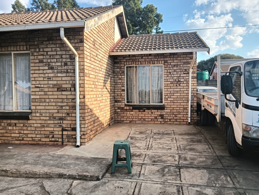 2 Bedroom Property for Sale in Geelhoutpark North West